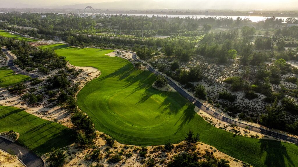 Sân golf Bảo Ninh - Giá Blue Diamond Golf Links 4