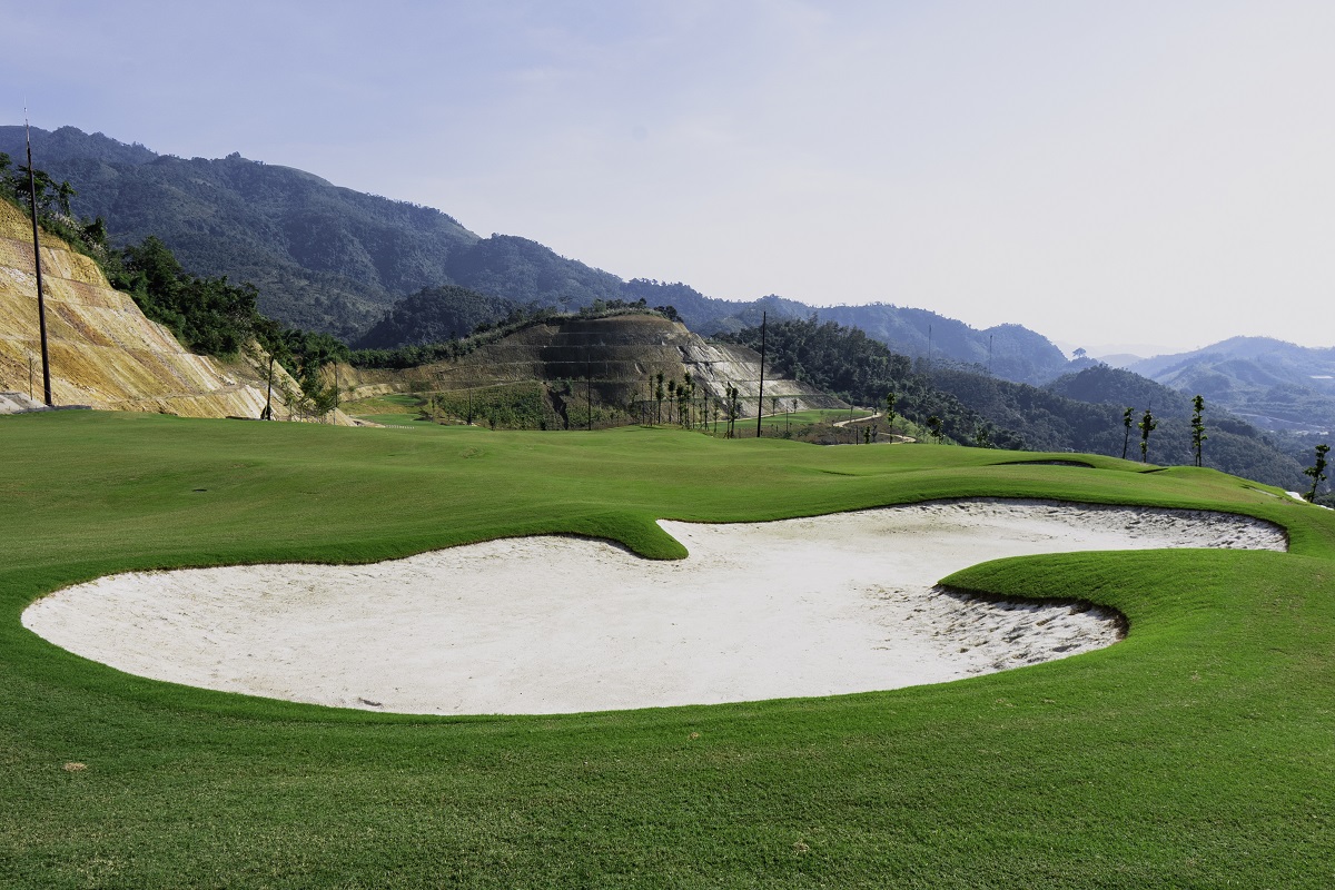 Sân golf Montana Kỳ Sơn - Montana Golf Course 1
