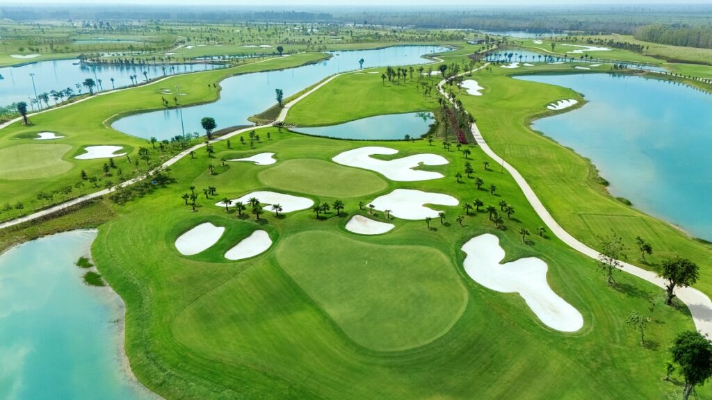 Đặt sân golf Royal Long An Golf Country Club 1