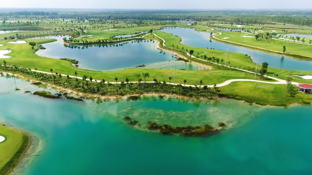 Đặt sân golf Royal Long An Golf Country Club 3