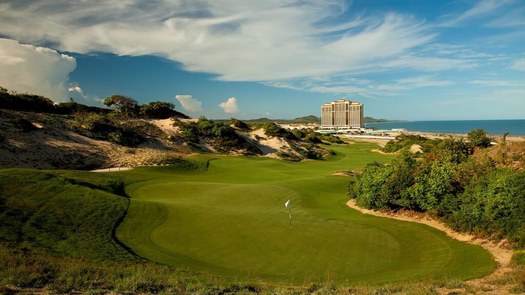 Đặt sân gôn Hồ Tràm - The Bluffs Ho Tram Golf Club 3