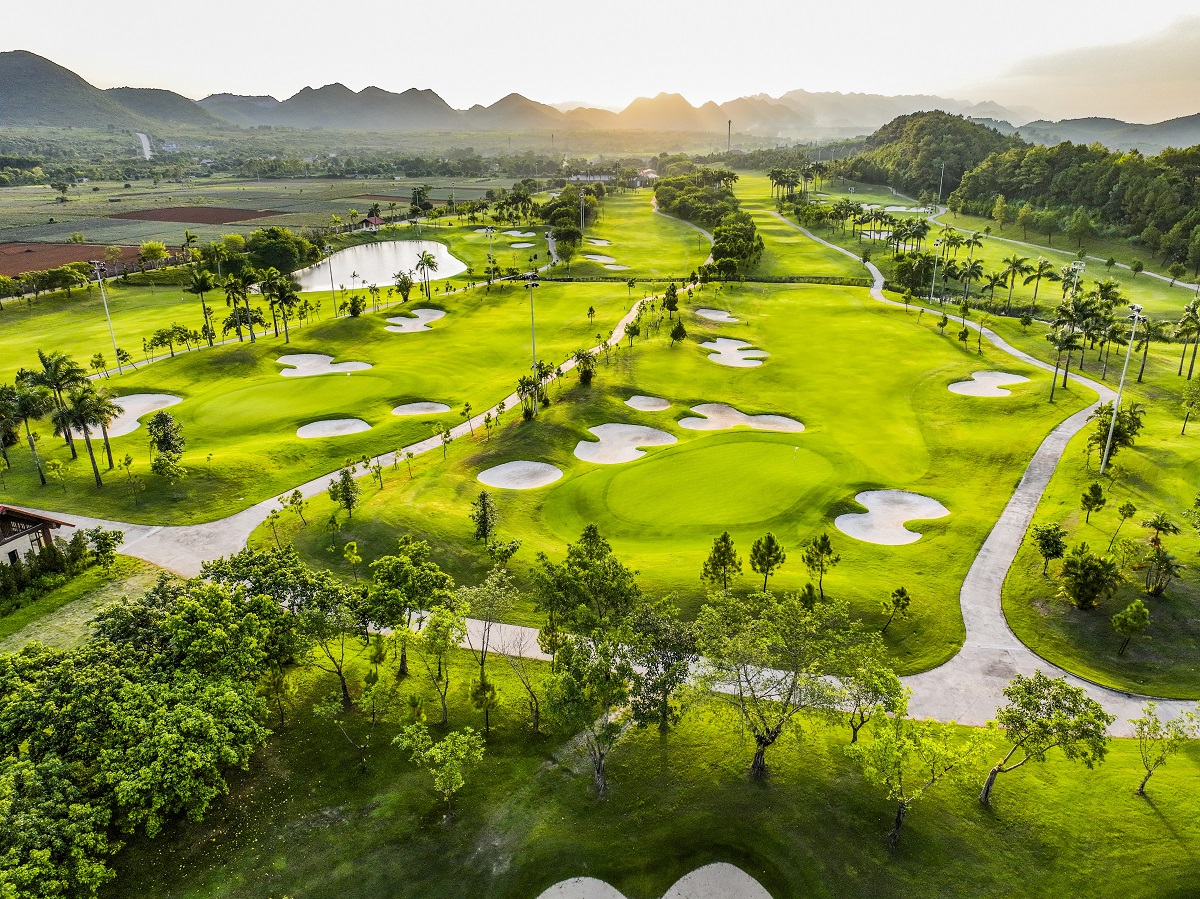 Sân golf Tràng An - Trang An Golf Resort 1