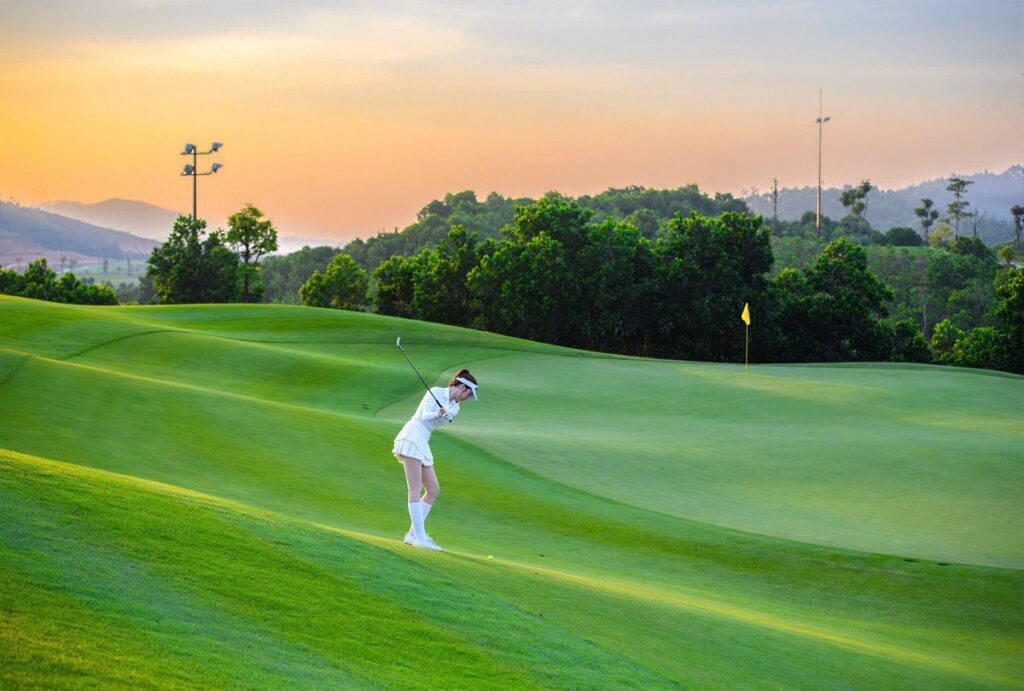 Sân golf Tam Nông - Van Lang Empire Golf Club 4