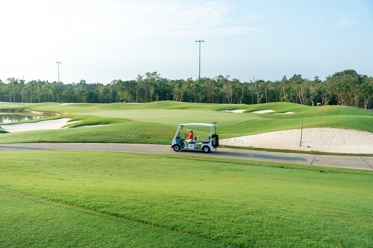 Sân golf miền Nam 18