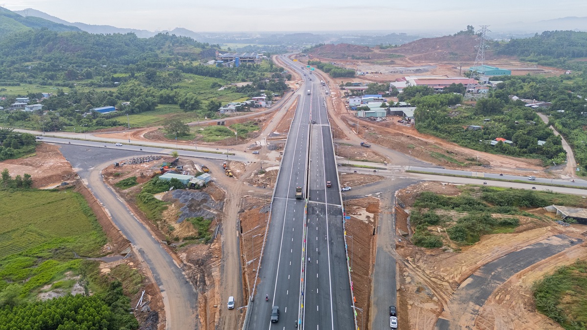 Khánh thành dự án thành phần đoạn Vạn Ninh - Cam Lộ thuộc dự án xây dựng công trình đường bộ cao tốc Bắc Nam phía Đông giai đoạn 2021 - 2025 3